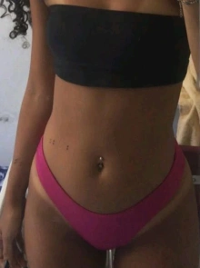 Conheça Vitoria, dama de companhia com serviços verificados