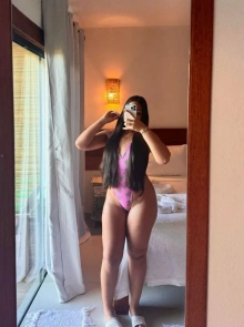 Laura ferraz s, uma modelo elegante e discreta