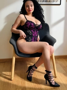 Encontros exclusivos com acompanhantes grandes-mamas em Porto como Alice ferraz