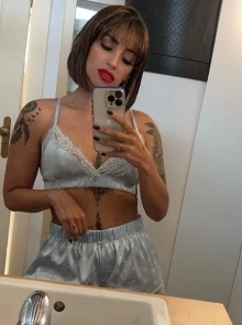 Channel, uma experiência autêntica com uma escort Coroa em Funchal