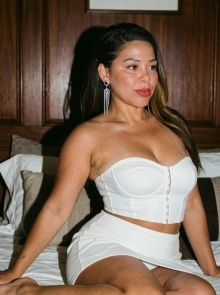 Amanda Bueno, elegância e classe entre as modelos mais bem cotadas