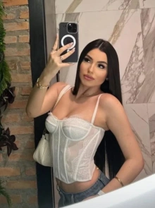Procura escort em Albufeira? Luara Alves é uma ótima escolha