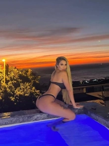 Angela é uma escort em Lagos com perfil verificado