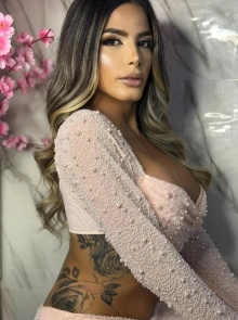 Barbie brasilei destaca-se no diretório de damas de companhia pelo seu estilo