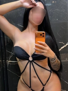 Conheça Sheila Japa, dama de companhia com serviços verificados