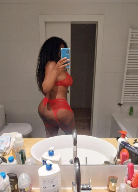 ROMANA BRASILEI junta-se às melhores chicas de companhia esta semana