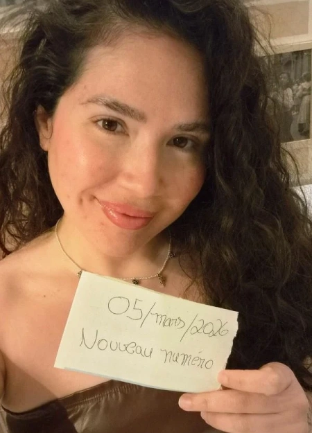 Conheça Paola, dama de companhia com serviços verificados