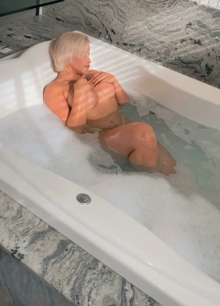 Monique, acompanhante em Porto 963469248