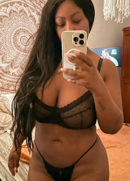 Tati Diniz, elegância e discrição no catálogo de Funchal