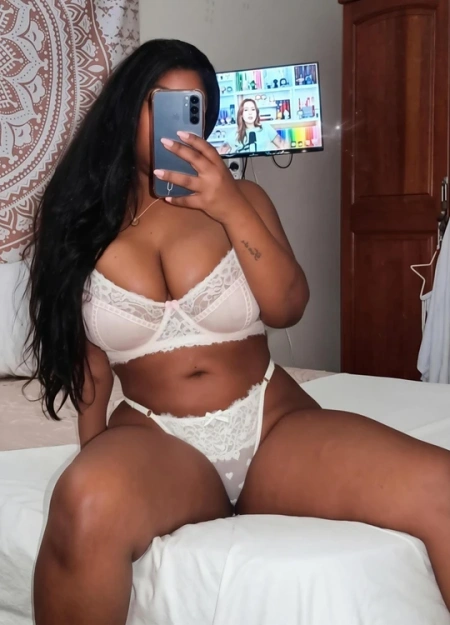 Tati Diniz, máximo profissionalismo como acompanhante de beleza singular
