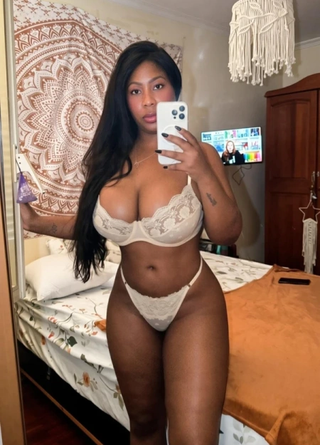Procura escorts Coroa? Conheça Tati Diniz