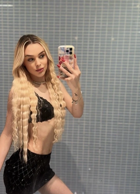 Nicolly , travesti em Lisboa 967056154