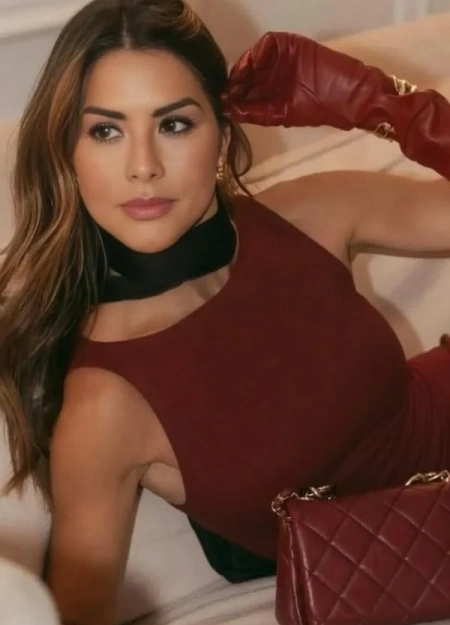 Sammy é uma escort de luxo com atendimento exclusivo