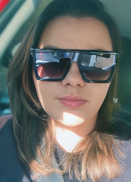 Cris, elegância e classe como acompanhante de elite