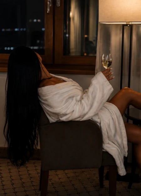 Encontro exclusivo com NAH, uma das escorts em Lisboa top