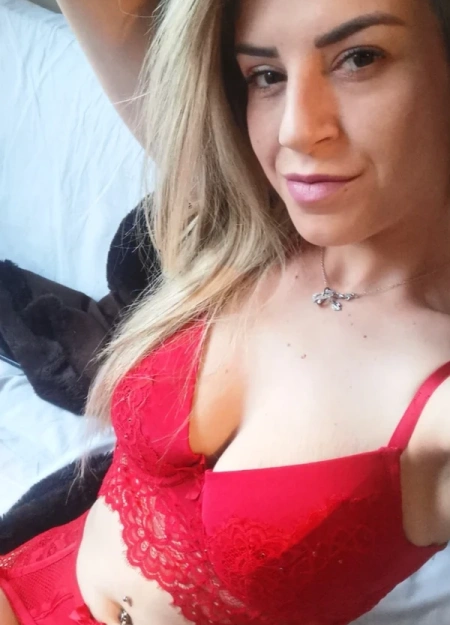 Júlia, acompanhante em Braga 918351397