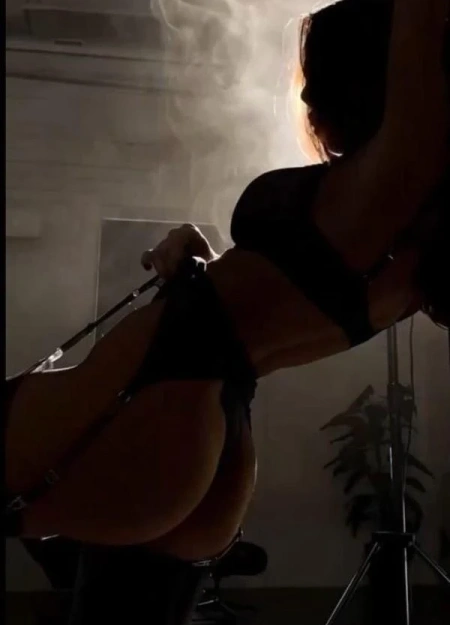 Agende o seu encontro com Elena, acompanhante com perfil ativo