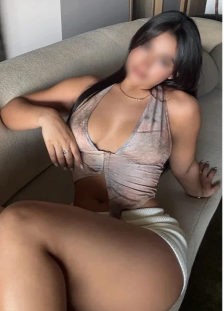 Sara, uma das melhores opções de escorts em Faro hoje