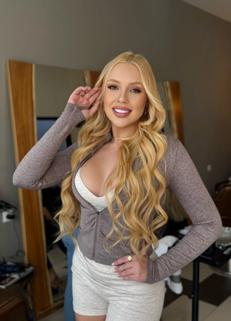 Reserve com Adele laurent, acompanhante grandes-mamas em Porto com perfil ativo