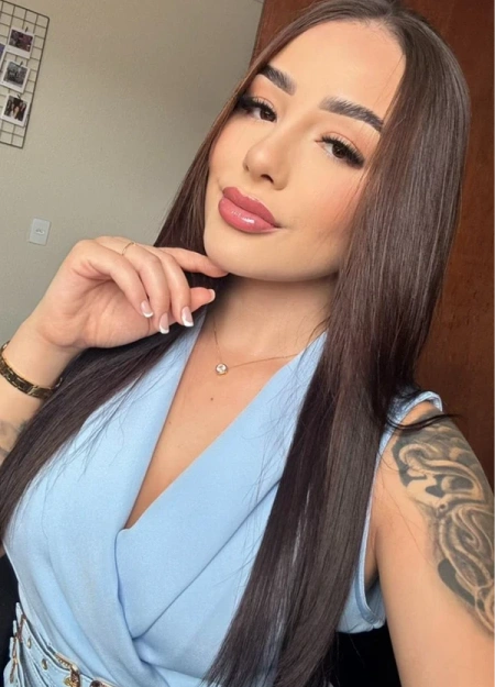 Julia, uma das melhores opções de escorts em Porto hoje