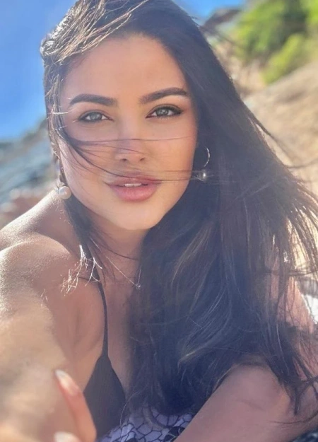 Bela Pavanelli é uma escort em Portimão com perfil verificado