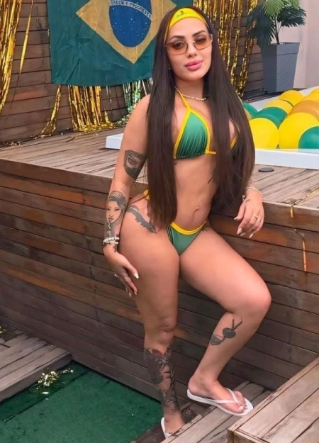 Luiza é uma escort de luxo com atendimento exclusivo
