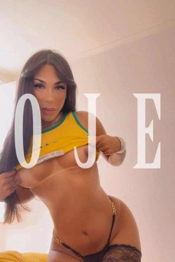 Iza safadinha, travesti em Évora